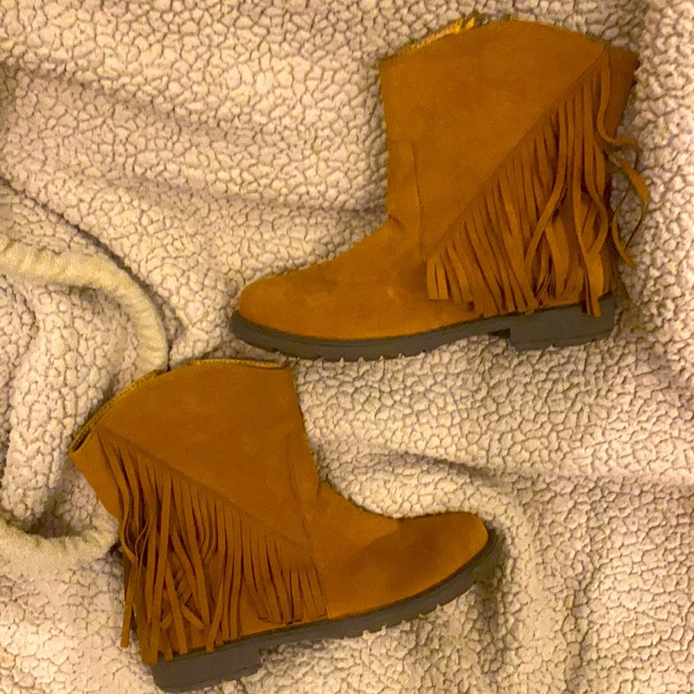 Volatile kids brown man made suede. Scotch guarded for weather booties.nwot